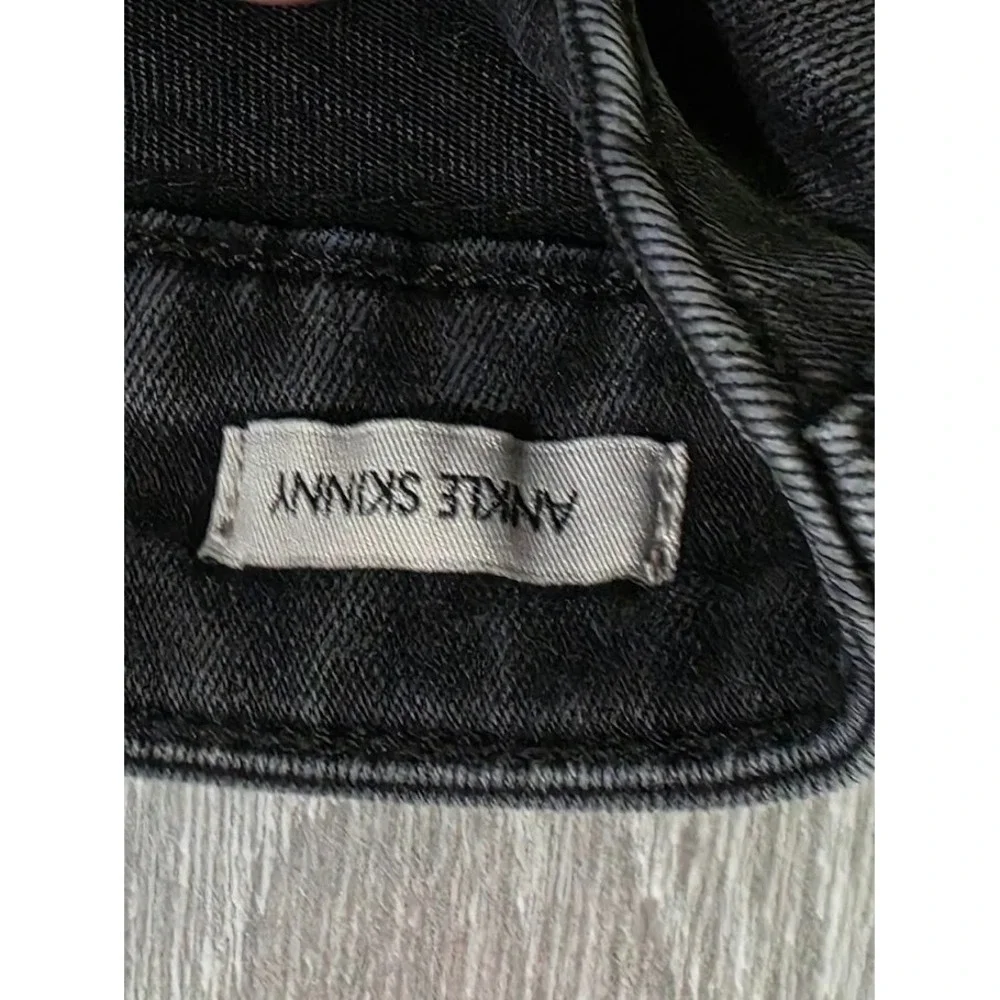 Calvin Klein Jeans Women's Ankle Skinny Black‎ Distressed Denim Size 2 Stretch